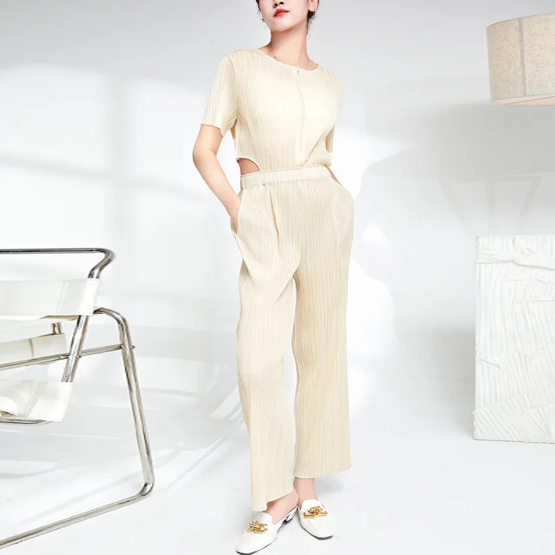 Designer's new one-piece pants feminine design sense, small number of high waist hollow splicing short sleeve casual pants