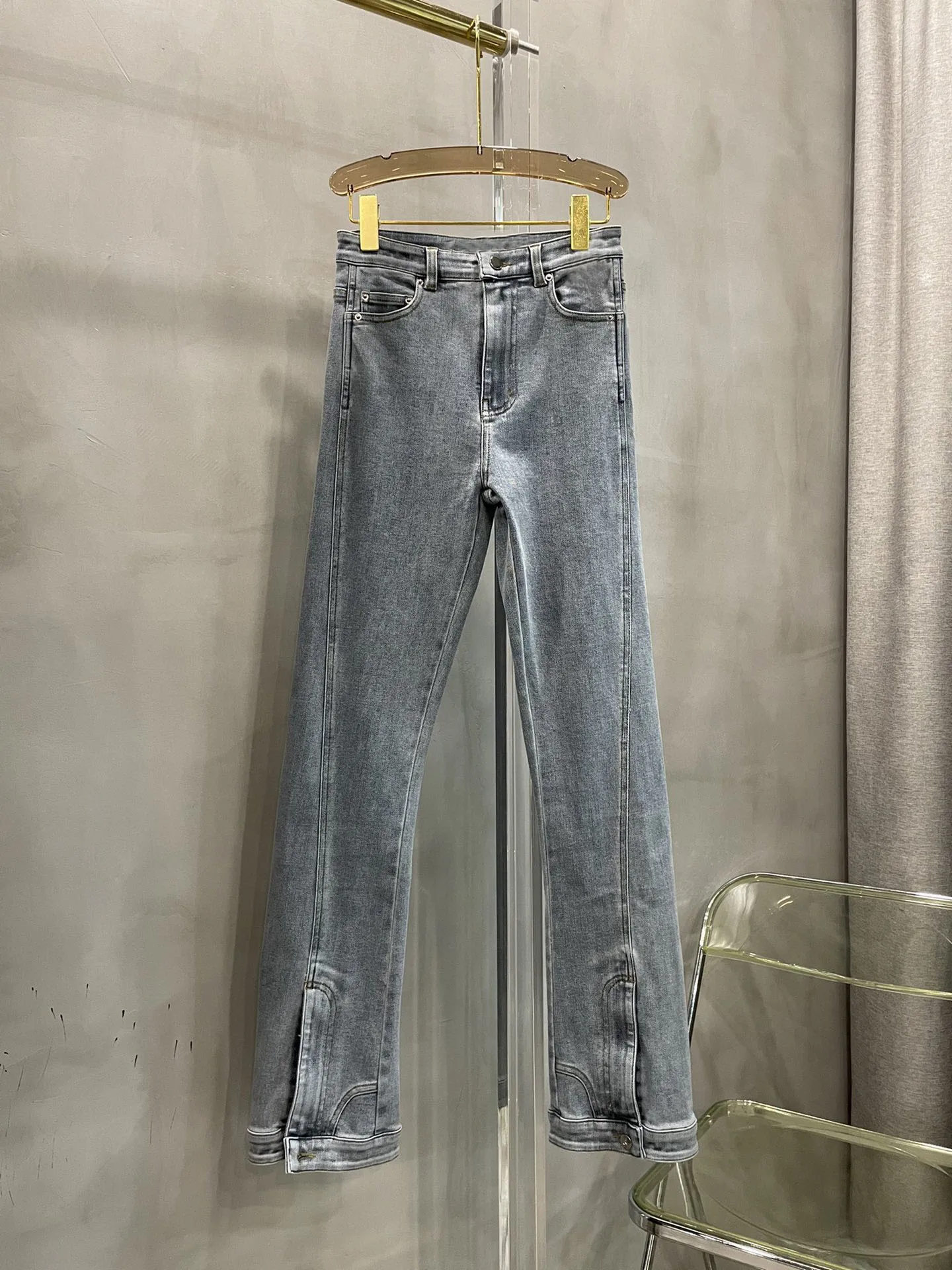 Version of the great good jeans long legs sharp pants leg buckle slit