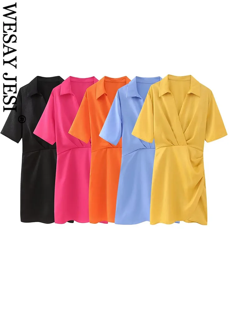 

Платье-мини с высокой талией, V-образным вырезом и коротким рукавом