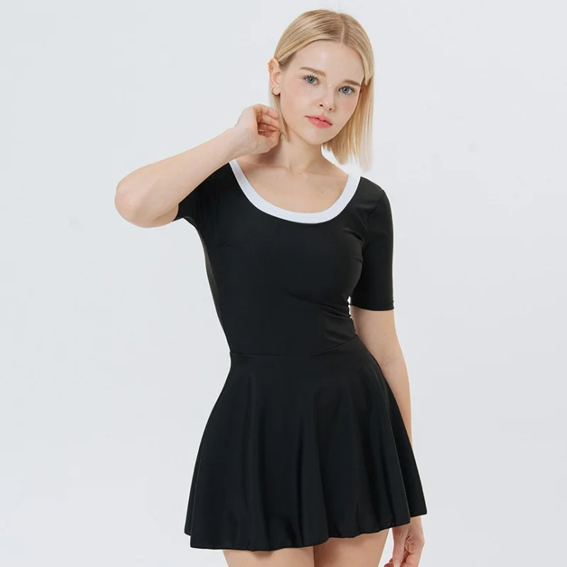 

Round line half sleeve one piece swimsuit