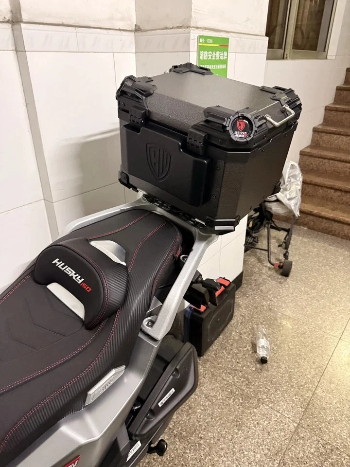 Фото Для SYM HUSKY ADV 150: Усиленный алюминиевый задний багажник, кронштейн для крепления кофра, устойчивая опора, аксессуары для модификации скутера №3