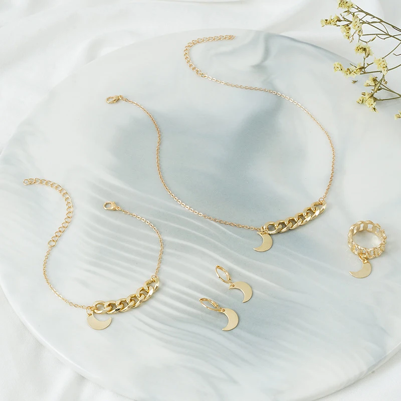 Женский комплект из колье серёг браслета и кольца