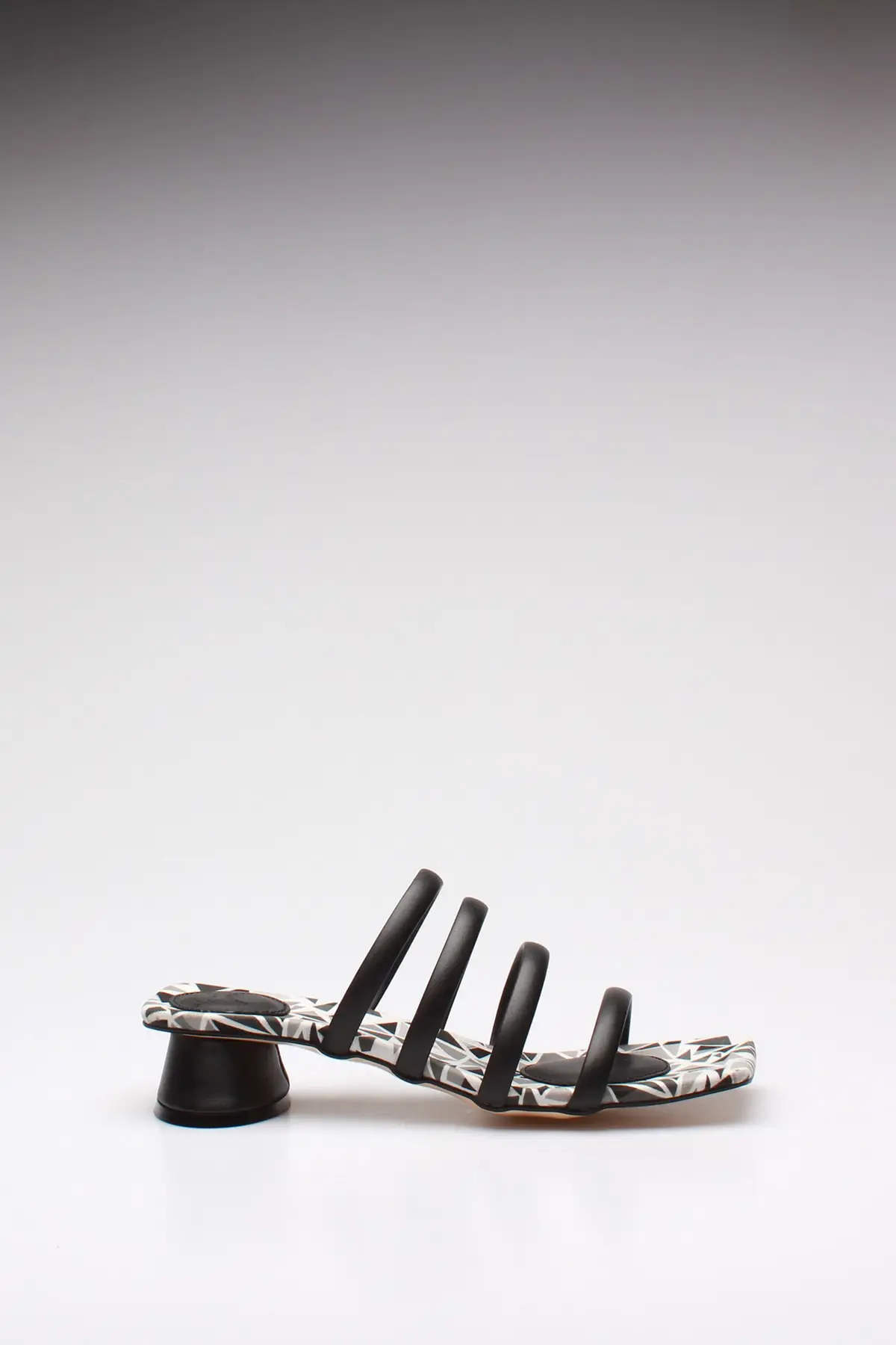 

Fashion Style WomenBlack Leather Slippers Sandals And Slippers