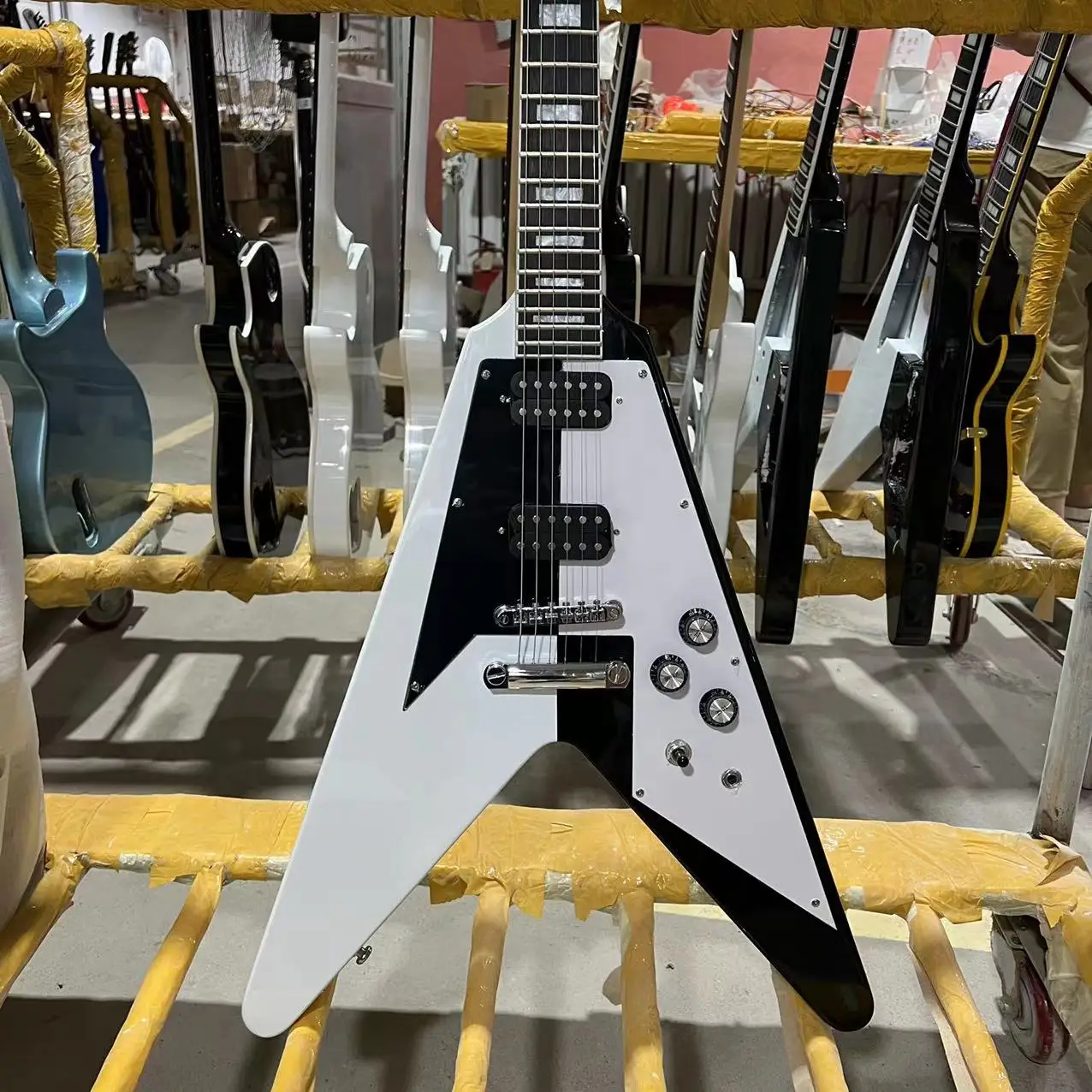 

Fly-V Electric Guitar Solid Body Rosewood Fingerboard Black and White Color High Quality Guitarra Free Shipping