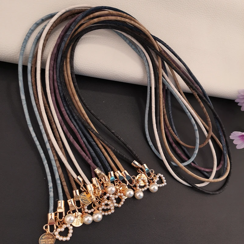 

Mobile Phone Lanyard Fashion Silk Scarf Pendant Strong and Durable Crossbody Antilost Rope Crossbody Pearl Heart Leather Lanyard