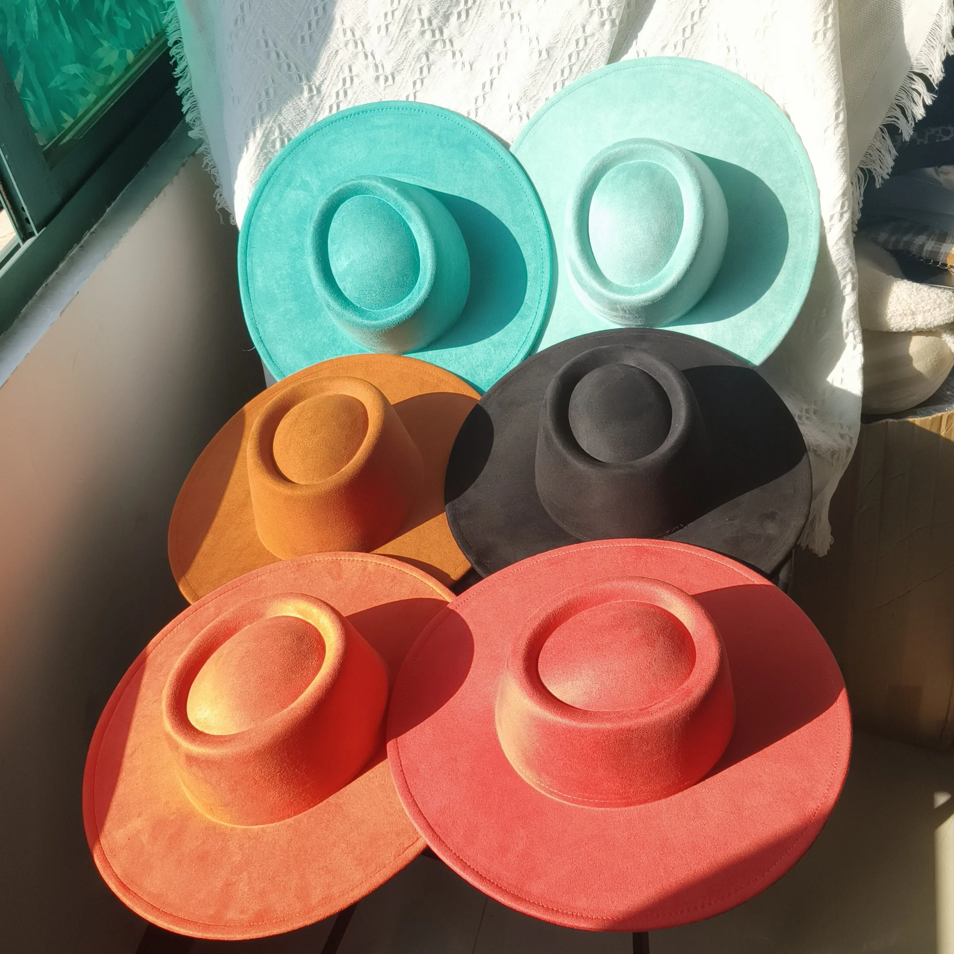 Замшевая женская шляпа с широкими полями 54-58 см цвета в ассортименте