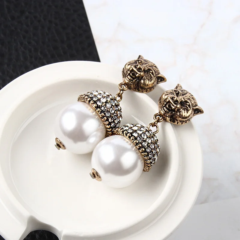 

Fashion Natural Round Pearl Rarrings Gold Color Animal Earrings Women's New Design DIY Earrings 2018 CC Brand Jewelry Hot Sale