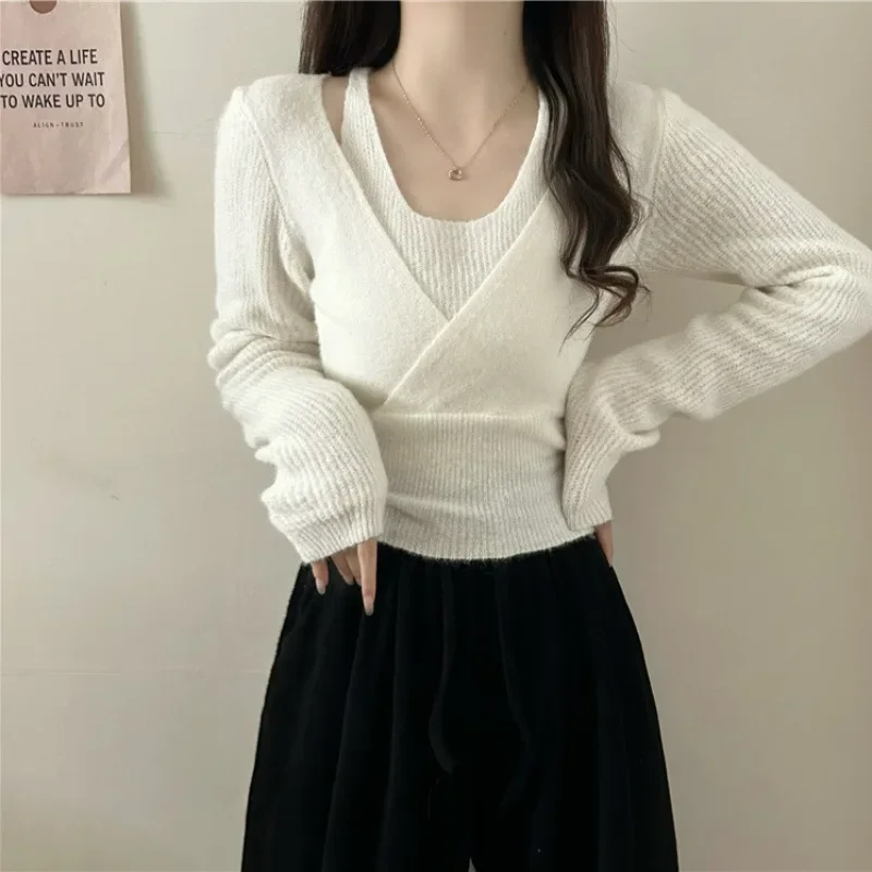 Design SensibilityNiche Two-Piece Illusion Sweater Long Sleeve Knitted Top Women's Autumn 2024 New Popular Pure Desire Cropped T