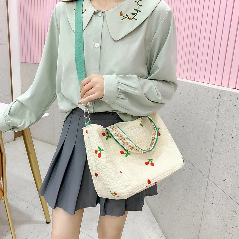 

2022 Korea Style Newborn Baby Care Diaper Bag Mummy Shoulder Bag Flower Embroidery Quilted Stroller Storage Organizer Handbags