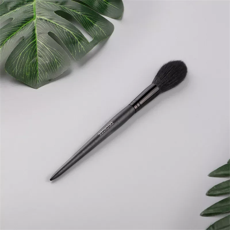 

1 Pieces Goat Hair Long Handle Face Makeup Highlighter Blending Brush Blush Brush Concealer Brush Beauty