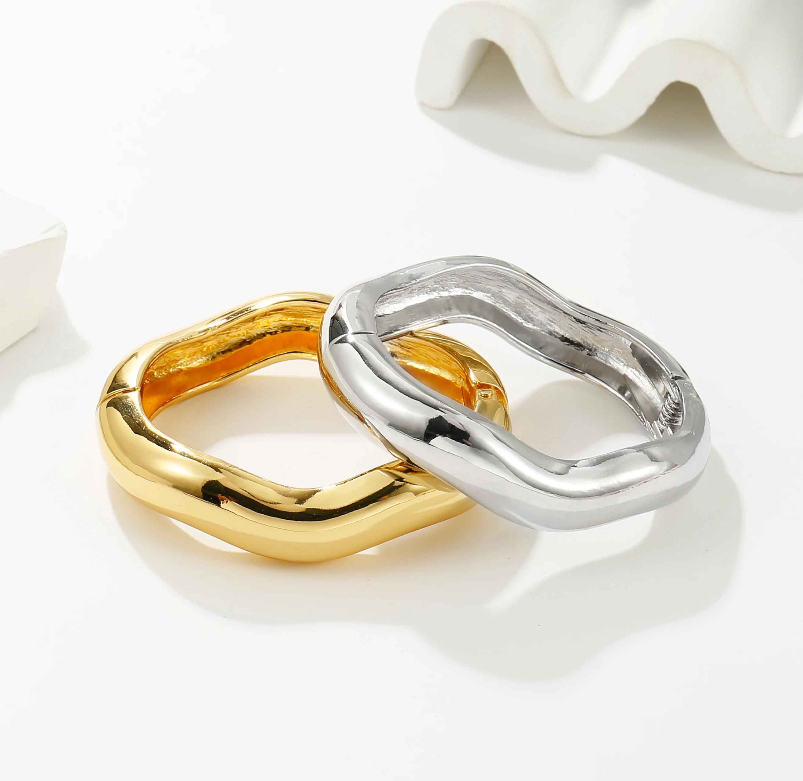 Массивные нестандартные широкие золотистые браслеты Badu для женщин модные