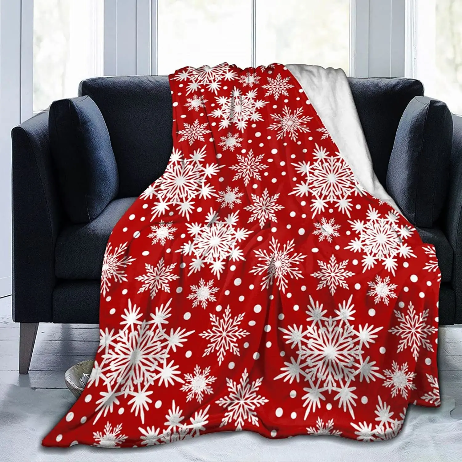 

Winter Snowflakes Red Throw Blanket Ultra Soft Warm All Season Christmas Decorative Fleece Blankets for Bed Chair Car Sofa Couch