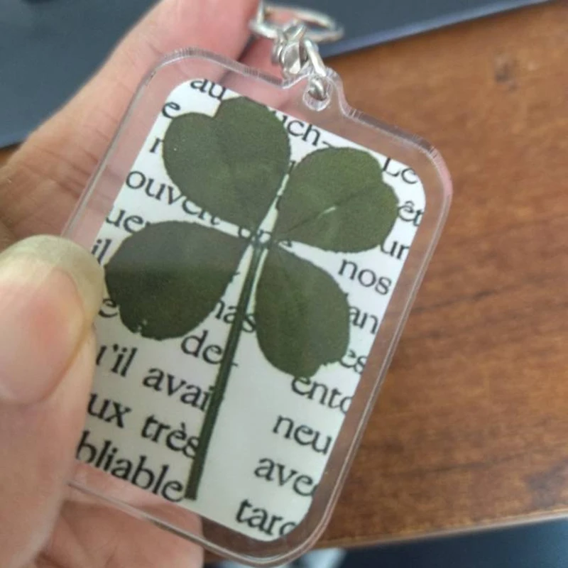 Новый креативный акриловый брелок с четырьмя листами клевера двусторонний кулон