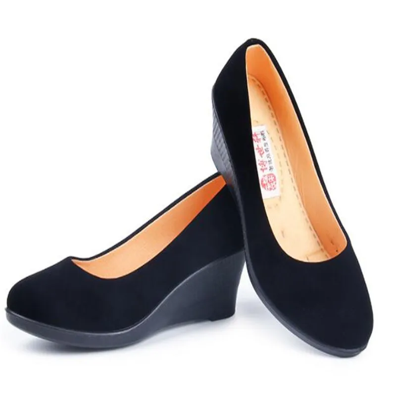 Женские туфли-лодочки из флока на танкетке черные повседневные туфли без