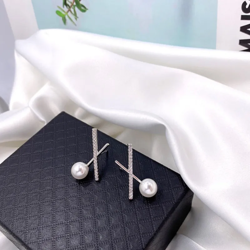 

Temperament Women Pearl Stud Earrings Creative Ear Jewelry