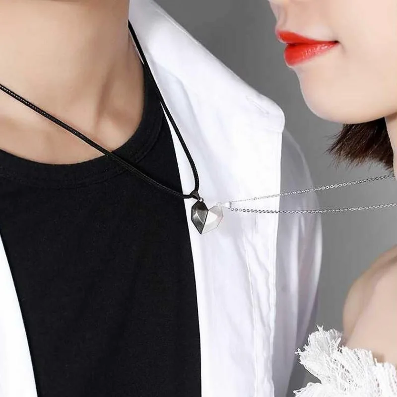 

2pcs Manetic Heart Couple Necklace For Women Valentine's Day Sweater Chain For Best Friends Lovers Wedding Party Jewelry Gift