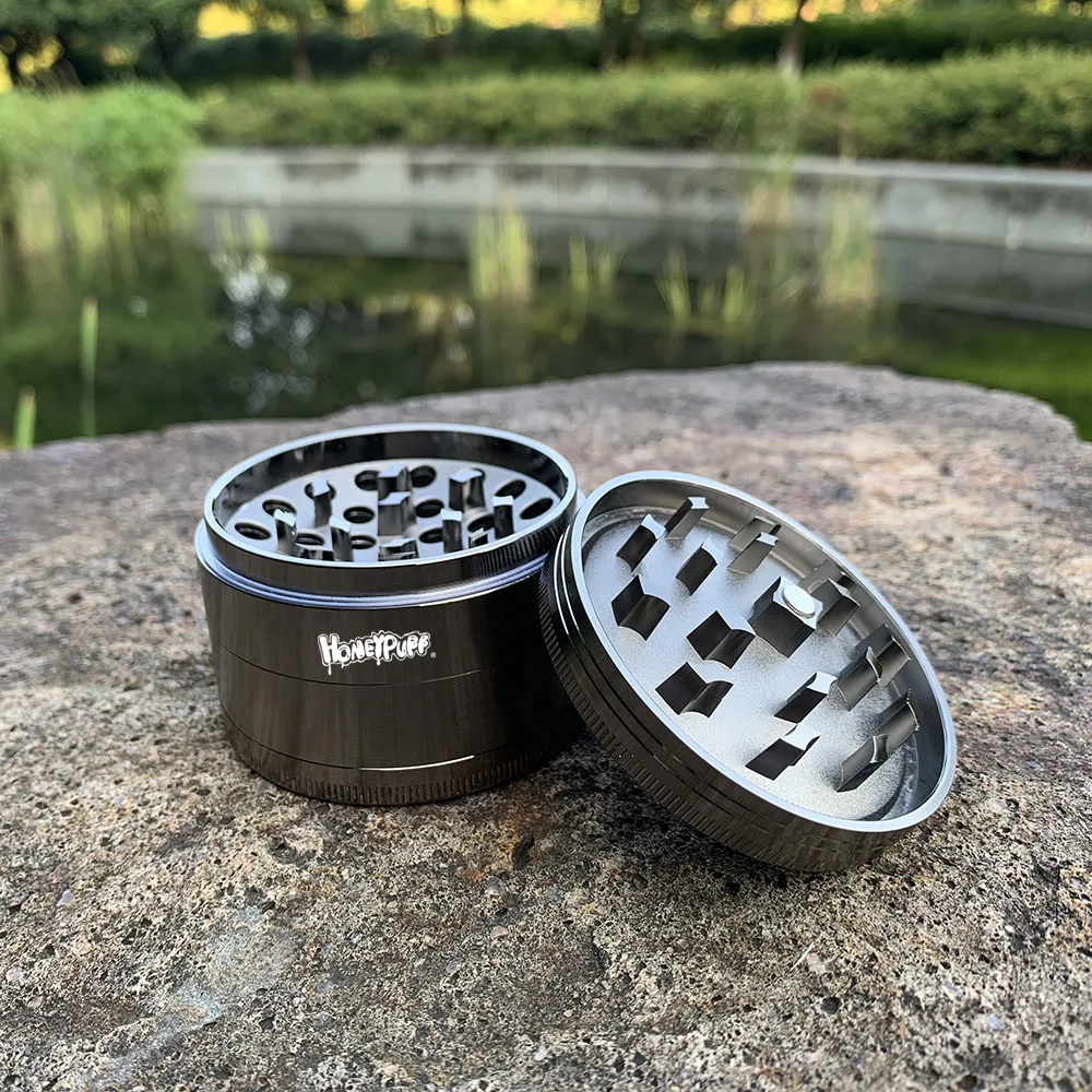 

HONEYPUFF Concave Herb 4 Layers 63 MM Zinc Alloy Metal Spice Herb Chromium Herb Crusher Molino de humo Accesorios