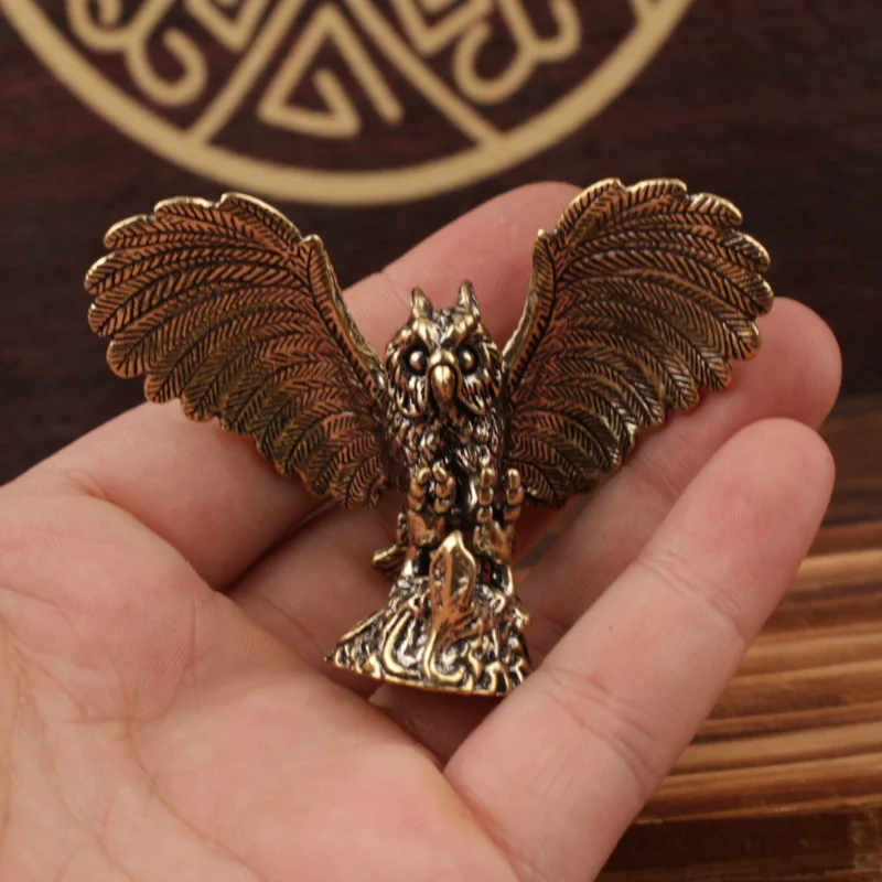 

Ретро латунная статуя совы с размазывающимися крыльями, миниатюрная фигурка совы, украшение для рабочего стола, аксессуары для украшения офиса и дома