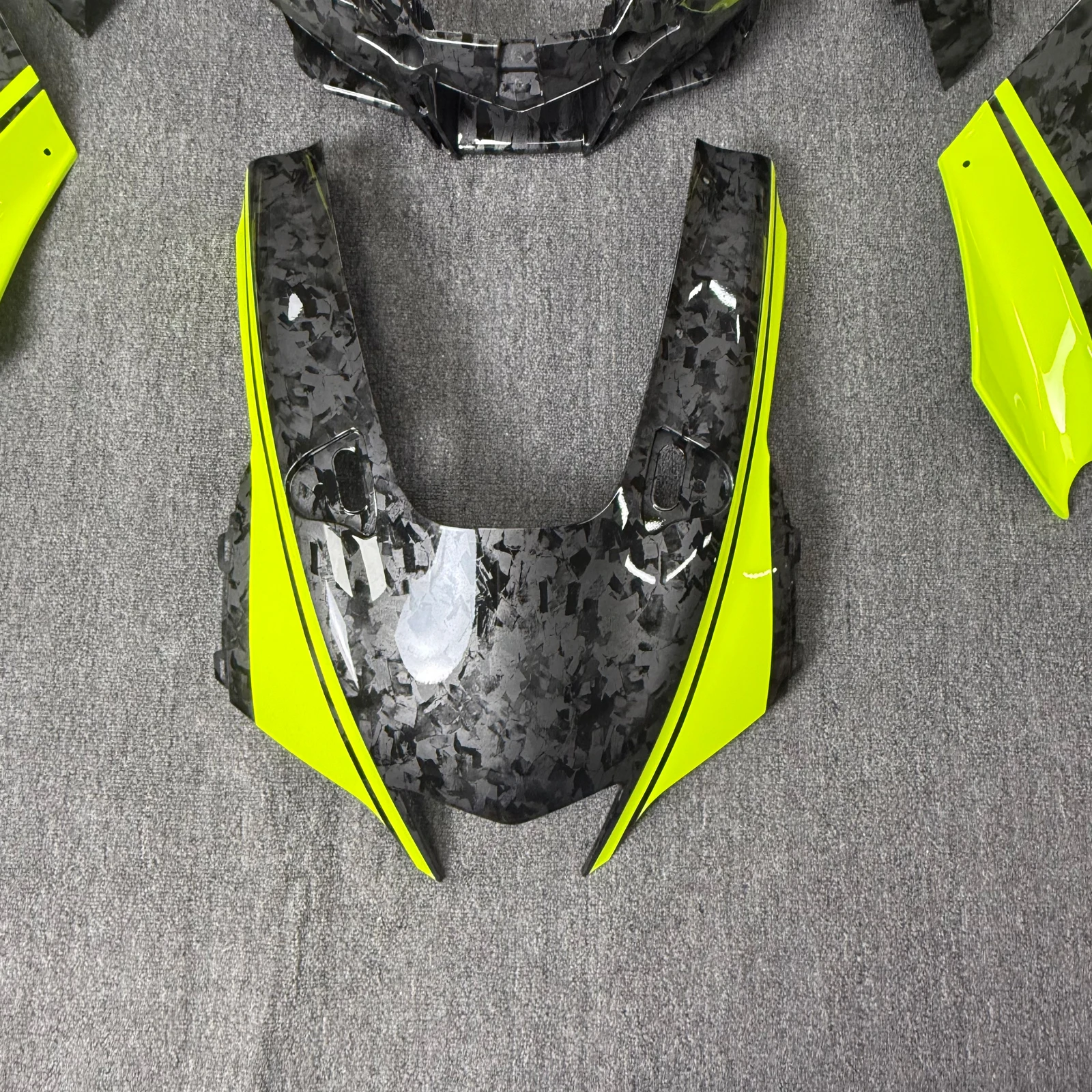 Фото Комплект пластиковых обтекателей для мотоцикла YAMAHA YZFR1 2020-2024, полный набор, неоригинальный комплект обшивки кузова №3