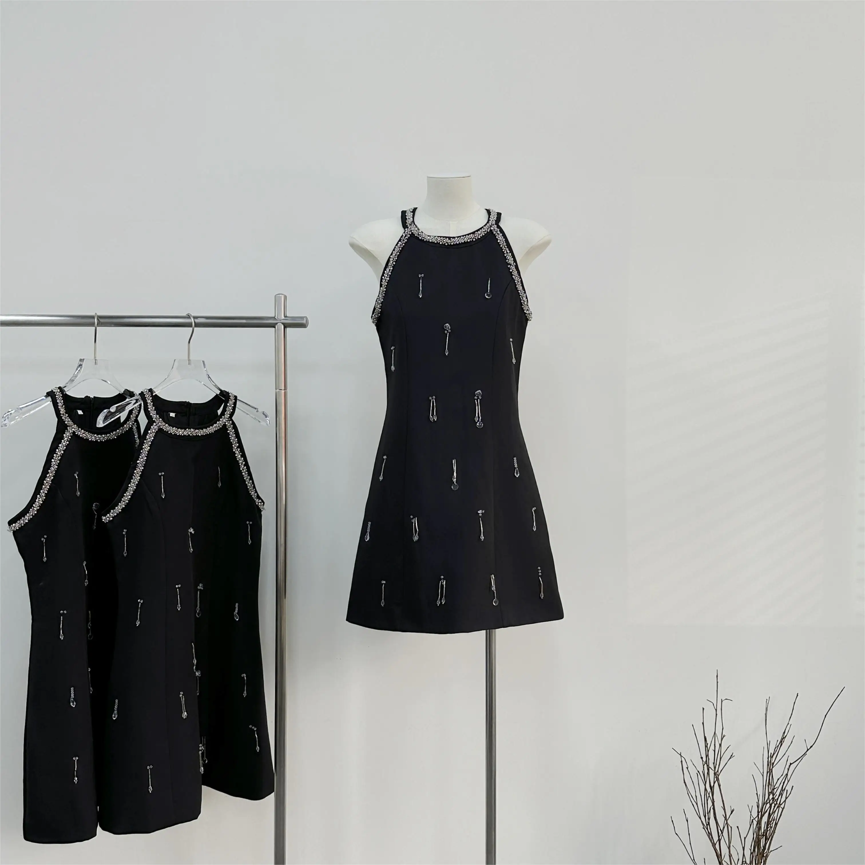 

Новинка 2023, женское модное сексуальное Бандажное платье с открытой спиной и жемчужинами, черное Клубное платье