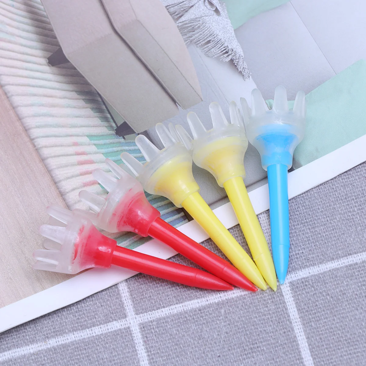 

5pcs Lightweight and Durable Plastic Crown Tees 42CM (Random Color)