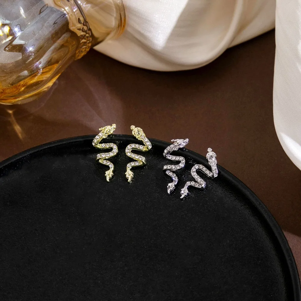 Серьги-гвоздики в китайском стиле с драконом ювелирные аксессуары эффектные