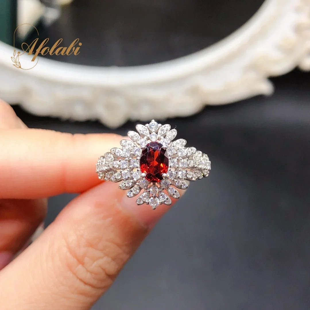 

Женское кольцо с драгоценным камнем, 5 х7 мм