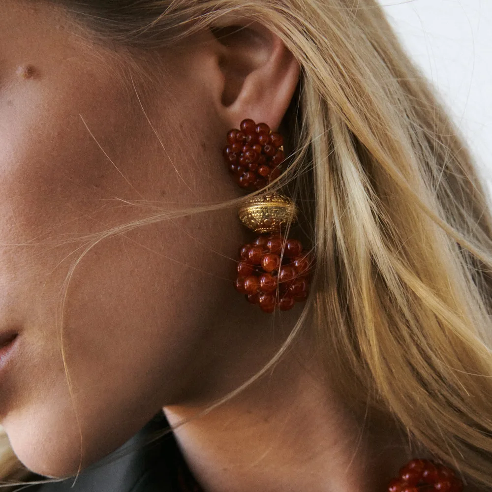 

Za Bohemia Handmade Red Bead Drop Dangle for Women Golden Metal Asymmetric Pendant Statement Earrings Wedding Accessory