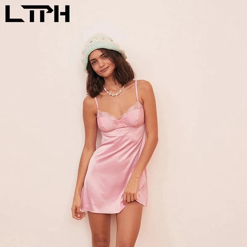 

LTPH сексуальное розовое атласное платье для женщин без рукавов камзол пижамы кружева шить пакет бедра спинки Мини платья 2022 лето новый
