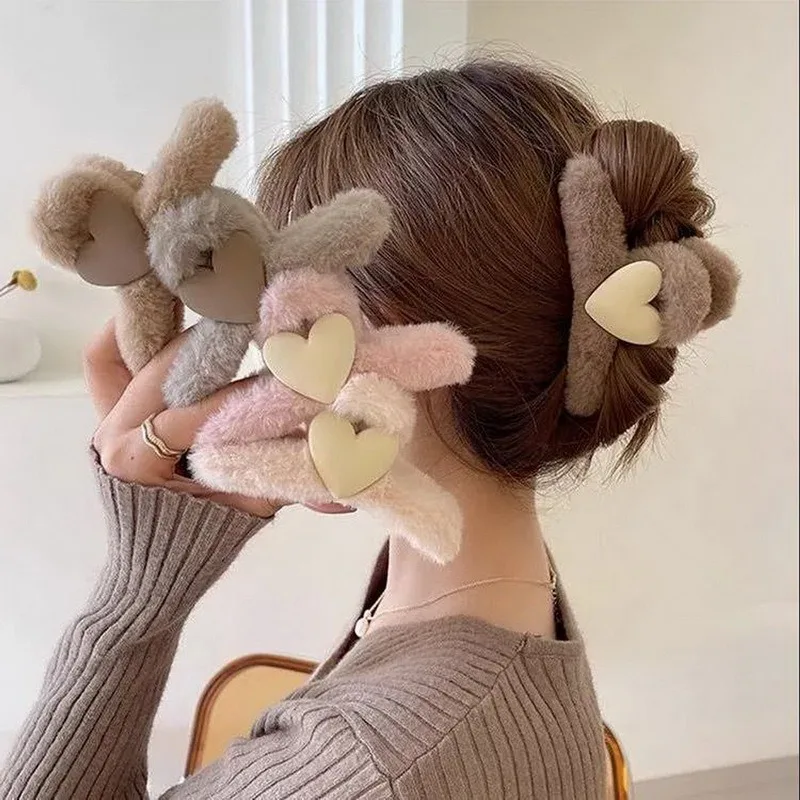 

Winter Plush Hair Claw Clip Sweet Heart Hair Clips Plastic Large Size Hair Claw Clip Crab Barrette Hair Accessories for Women