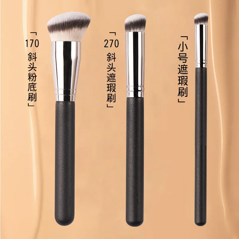 

Seamless Base Brush 170 Diagonal Foundation Brush