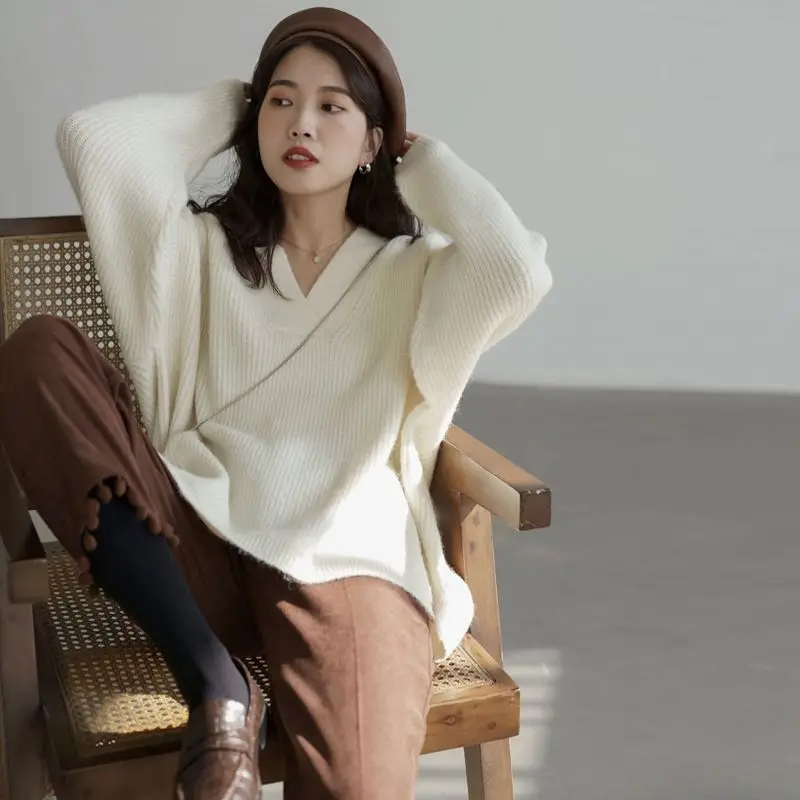 

Pullover V-neck Small Sweater Women Autumn and Winter 2023 Coat Knitted Underlay Shirt Design Feeling Pullover Sweater Female