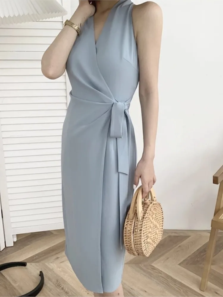 Платье женское средней длины с лямкой на шее элегантный пикантный белый