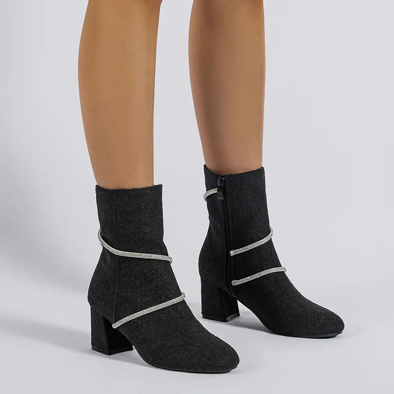 

Женские резиновые ботинки, роскошные дизайнерские пуанты на шнуровке, модные полусапожки большого размера с острым носком, на высоком кабл...