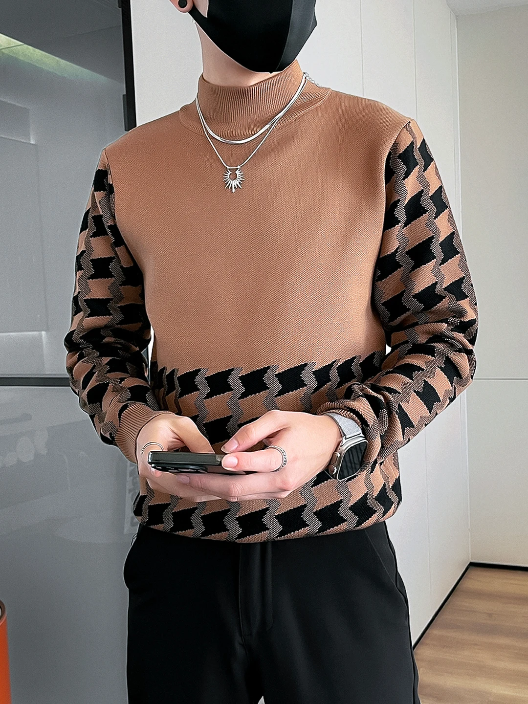 Свитер цвета хаки мужской осенне-зимний облегающий крой внутренняя одежда