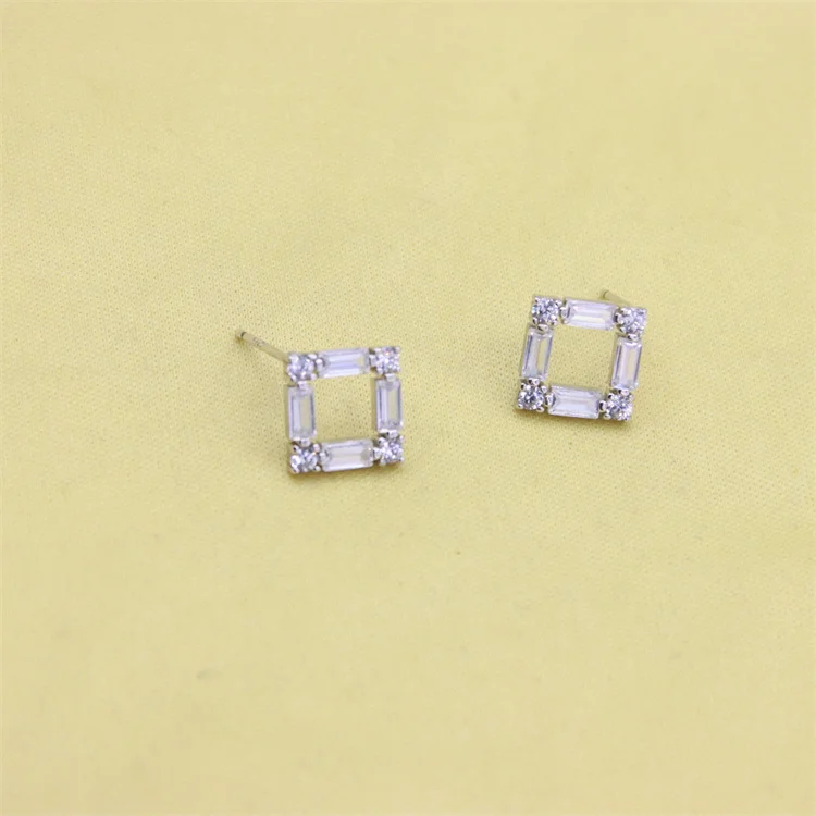 

ZFSILVER Fashion 925 Sterling Silver Classic Diamond Zircon Square Stud Earrings For Women Charm Jewelry Accessories Party Gifts
