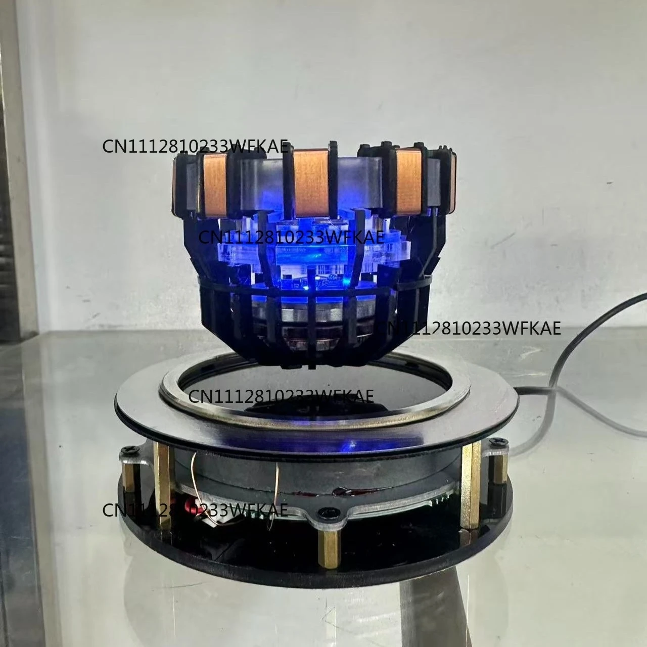 Фото Модуль реактора на магнитной левитации с LED-подсветкой, имитирующий движение Железного Человека, демонстрационная стойка на магнитной левитации №3