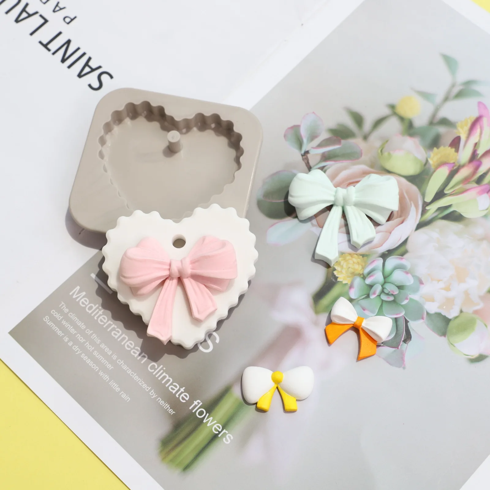 

DIY Expanding stone flower edge Heart-shaped Listing Mold Aromatherapy wax piece car pendant bow silicone candle mold