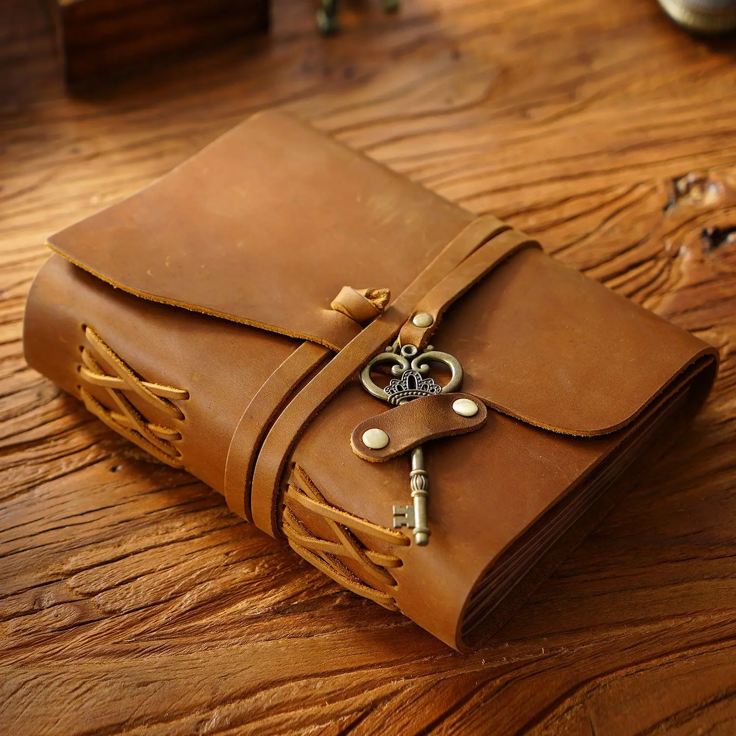 Hand Made Genuine Leather Cover Band Journal Thich Dictionary Fashion Diary 18*13cm Kraft Paper 300P Key Magic Scheduler Book