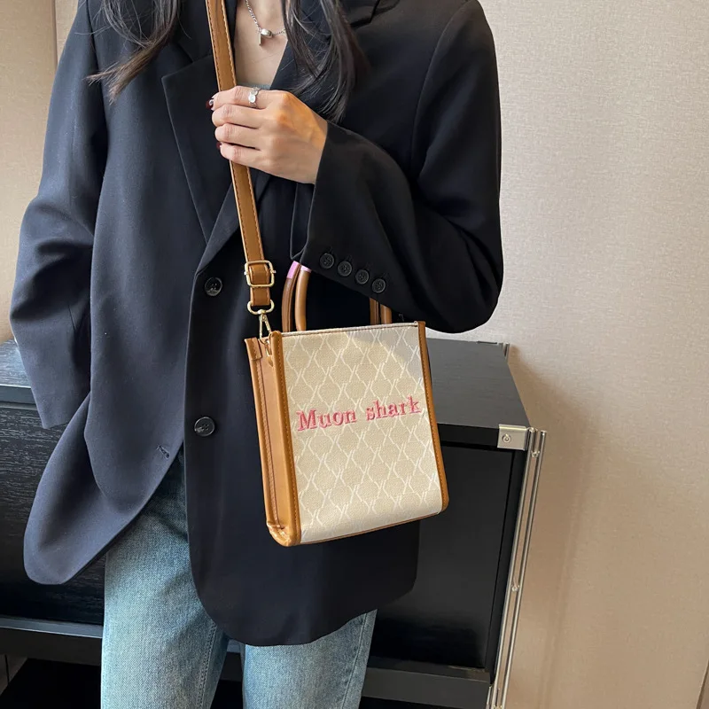 Casual Simple Embroidered Tote Handbags New Trendy Portable Single Shoulder Crossbody Bag Textured Fashion Phone Storage Satchel