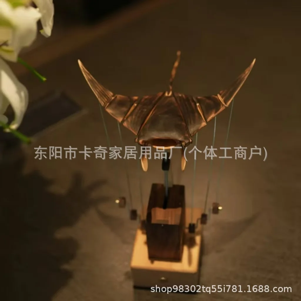 Деревянная статуэтка Манты Рэй с плавательным движением