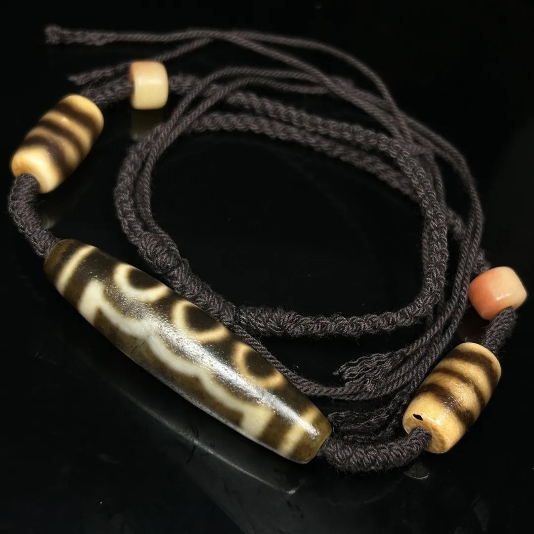 Ожерелье из черного золота с бусинами Дзи