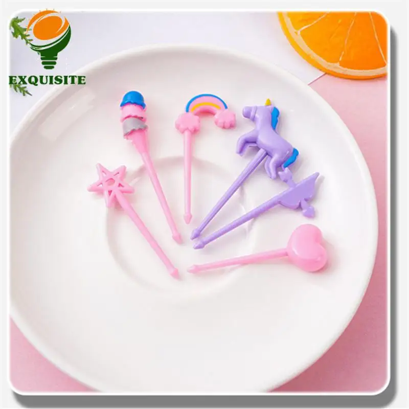 

Вилка с изображением мультяшных фруктов, милая и элегантная детская вилка, гладкий экологически чистый материал, вилка для празднования фруктов, уникальный дизайн