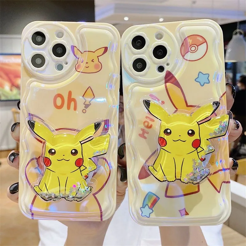 Купи Anime Pokemon Pikachu Quicksand Stand Phone Cases For iPhone 14 13 12 11 Pro Max XR XS MAX X Couple Anti-drop Soft Back Cover за 209 рублей в магазине AliExpress