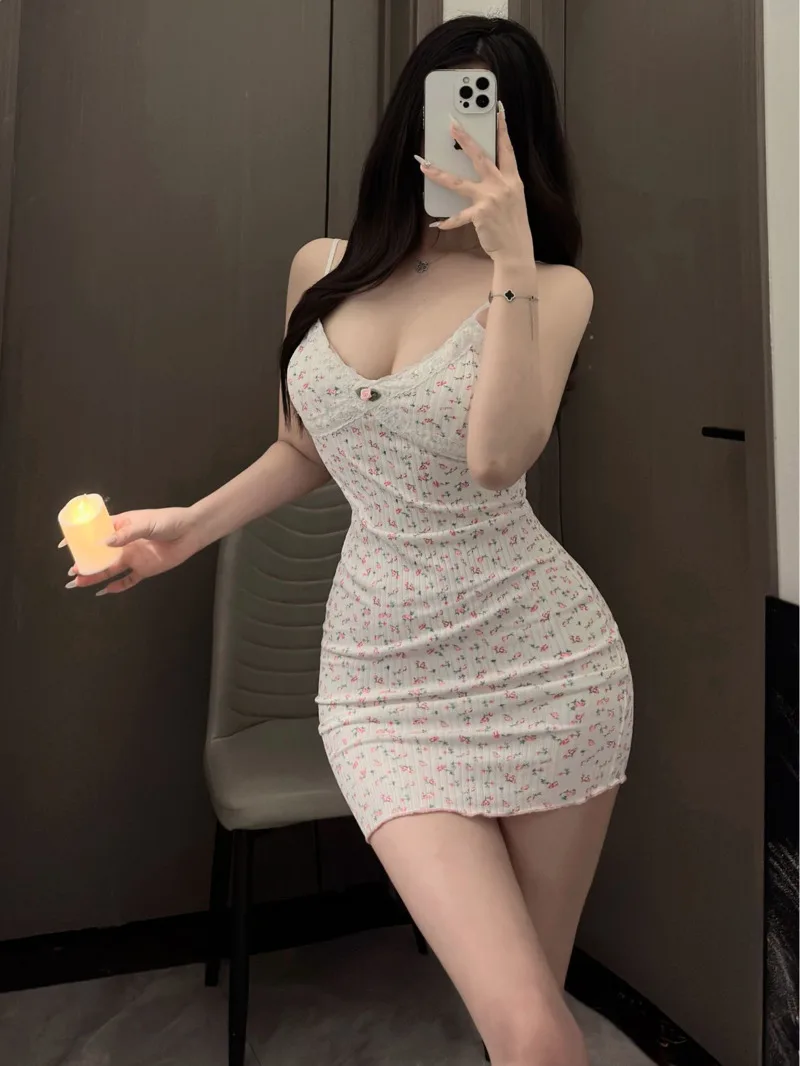 Модный стиль цветочный узор кружевные края платья-бретельки мягкая девушка