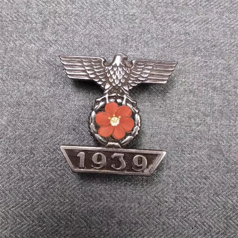 

31*31mm original size vintage silver plated EK2 medallion brooch military fan accessories