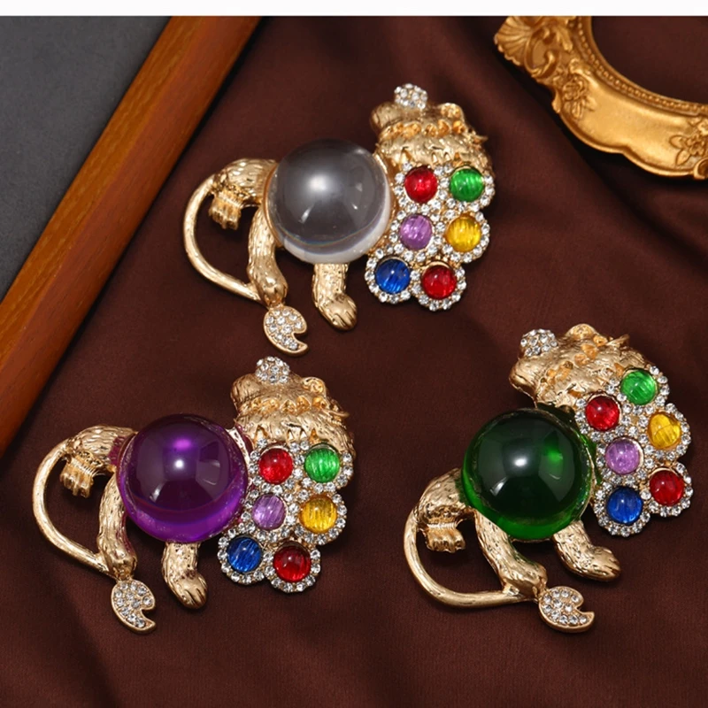 

Creative Jelly Belly Lion Dual-Purpose Brooch Water Diamond Matte Gold Domineering Animal Pin Female Coat Suit Accessories