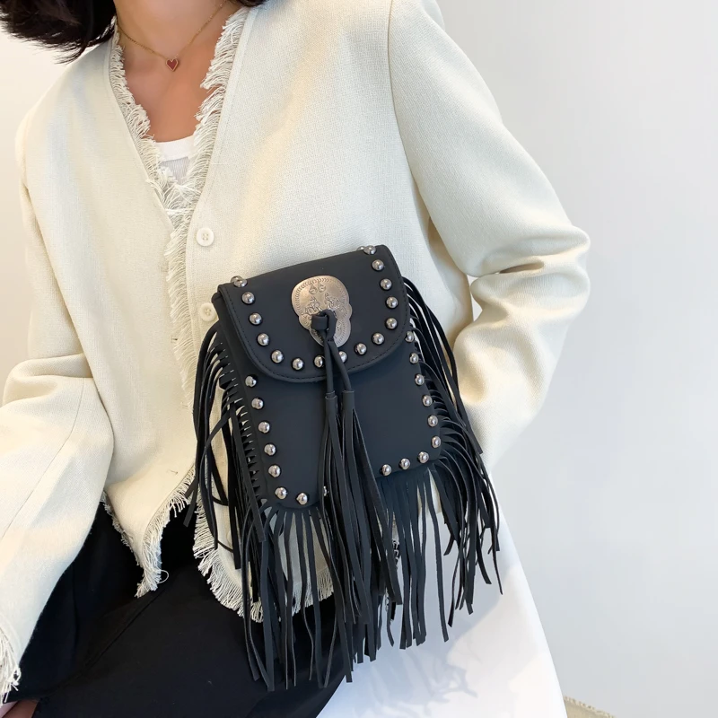 

Branded Fringed Shoulder Bags for Women Fashion Purses and Handbag Luxury Rivet Messenger Bag Designer Satchel New Crossbody Bag