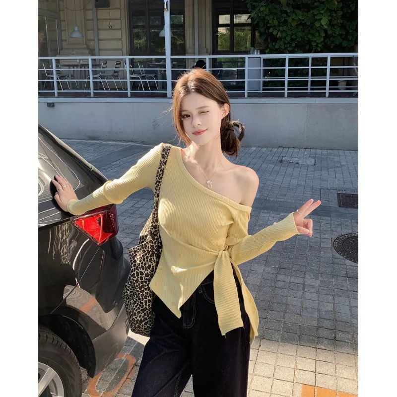 Женский трикотаж с нерегулярными наклонными плечами и длинными рукавами ранняя