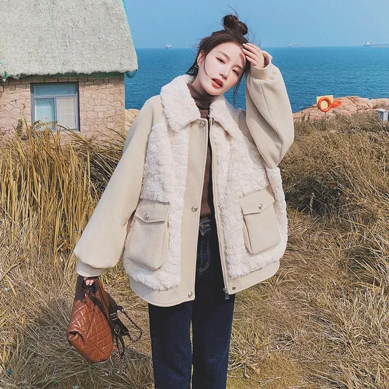 Autumn and Winter New Lambswool Splicing Jacket Female Design Sense Niche Tops Female Large Size Loose Cotton Jacket